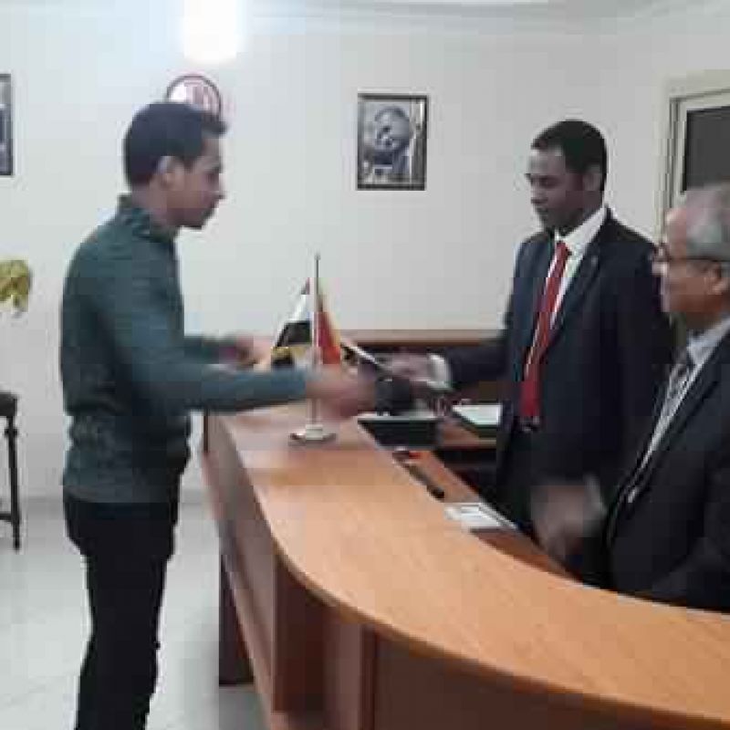 Photos of the participants during the handing of certificates at the conclusion of the human resourc