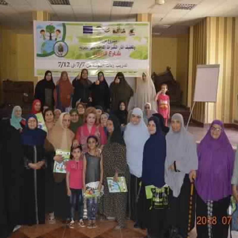  A group photo of housewives at the end of the training program