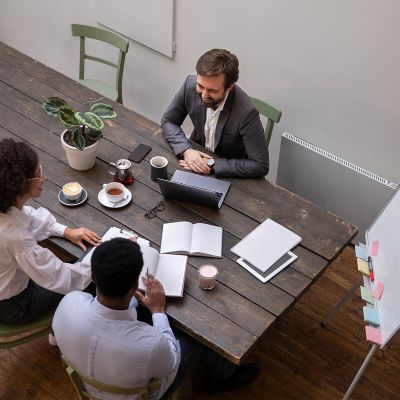 التحكيم العلمي في مجال العلوم الإنسانية.