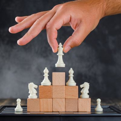 التحكيم العلمي في مجال العلوم الإنسانية.